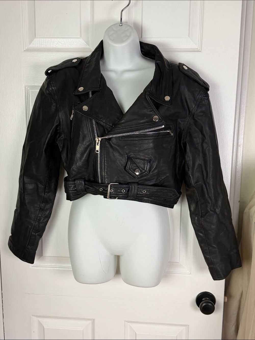 Vintage Contempo women’s cropped leather motorcycle jacket with quilted lining